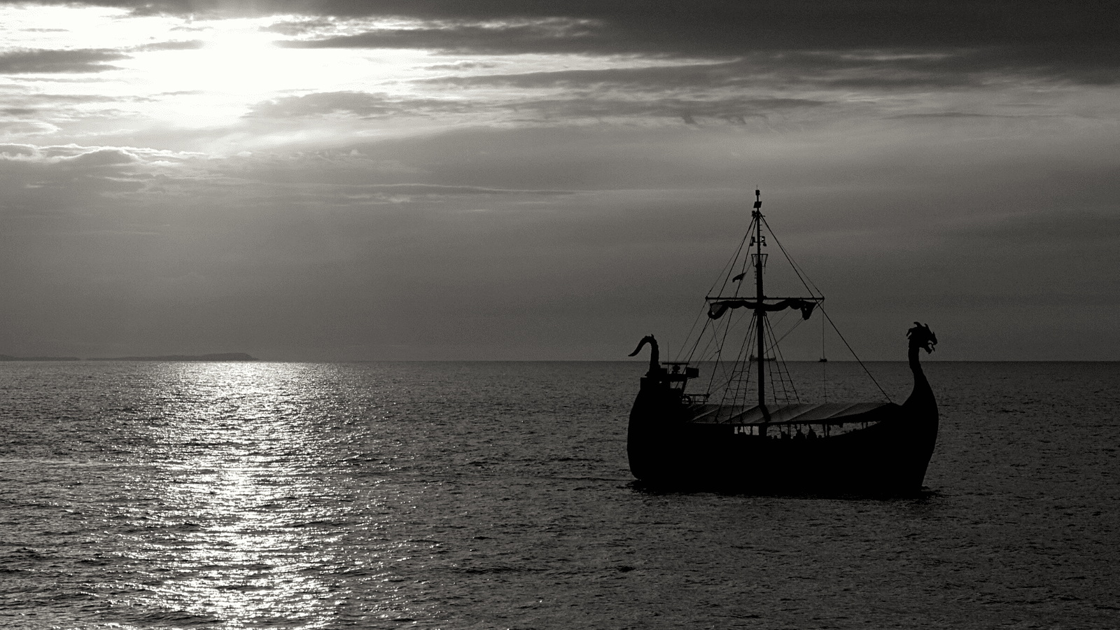 Los vikingos, conocidos por su coraje y determinación, dejaron un legado impresionante en la historia de la exploración marítima. A lo largo de los siglos VIII al XI, estos valientes navegantes escandinavos surcaron los mares del norte de Europa, conquistando territorios remotos y dejando huella en los lugares a los que llegaron.